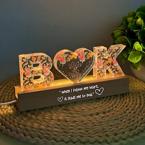 Regalo de San Valentín, luz de noche LED con iniciales de nombre de pareja personalizadas, regalo de aniversario, regalo para pareja, regalo para él, luz de noche de flores