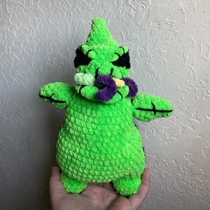 Peluche verte au crochet pour homme Boogie