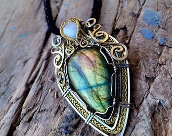 Collar de Labradorita y Piedra Luna, Joyería Mística Boho de Alpaca y Latón, Colgante Abstracto Artesanal de Alambre,Regalo Corazón de metal