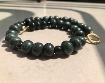 Beautiful Mexican Aztec Mayan antique style beaded choker necklace with Guatemalan jade and serpentine and obsidian beads