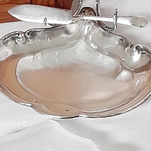Antique Butter Or Caviar Dish Silverplate Glass Chill Clam Shape Lining Plate Serving Knife Unique Shape Entertaining Ready Polished Enjoy