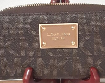 Michael Kors Jet Set Large Coin Multi Function Phone Case Wallet Wristlet  Brown MK Logo New with Tags Continental Goldtone Zipper Closure