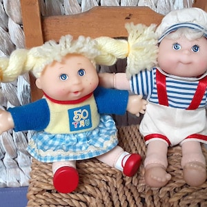 1995 Cabbage Patch Mini Kids Boy Girl Cloth Set 50 TRU Logo Toys R Us Mattel Arcotoys Tags Signed