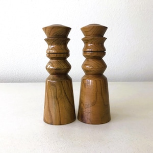 Vintage Wooden Candle Holders - Early American Farmhouse Handmade Turned 7&quot; Candlesticks Candle Holders - Set of 2