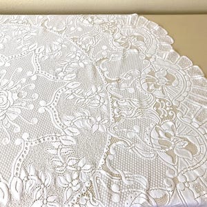 Vintage White Lace Tablecloth - Round Lacy 52&quot; Tablecloth - Farmhouse Floral Tablecloth - Cottagecore White Lace Tablecloth