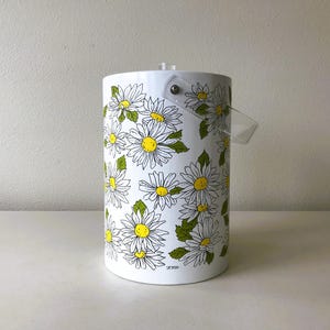 Vintage Stotter White & Yellow DAISIES Vinyl Plastic Ice Bucket with Handle and Lid
