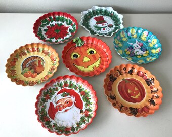 Vintage Hallmark Plastic Bowls - Holiday Candy Dishes, Set of 7