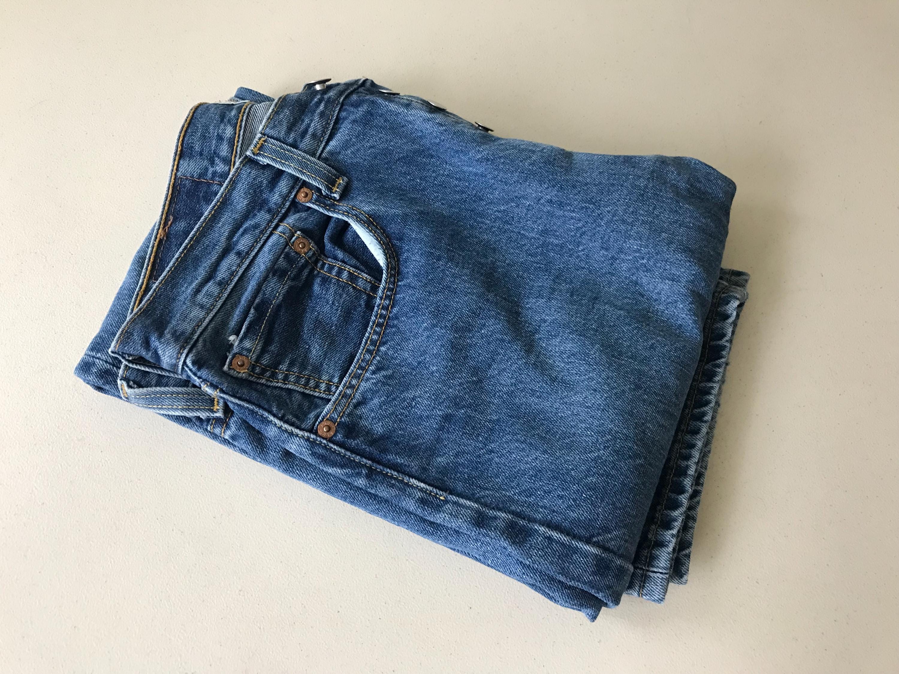 Vintage Levis 501 Jeans: Y2K Button Fly Denim, Men display picture 1