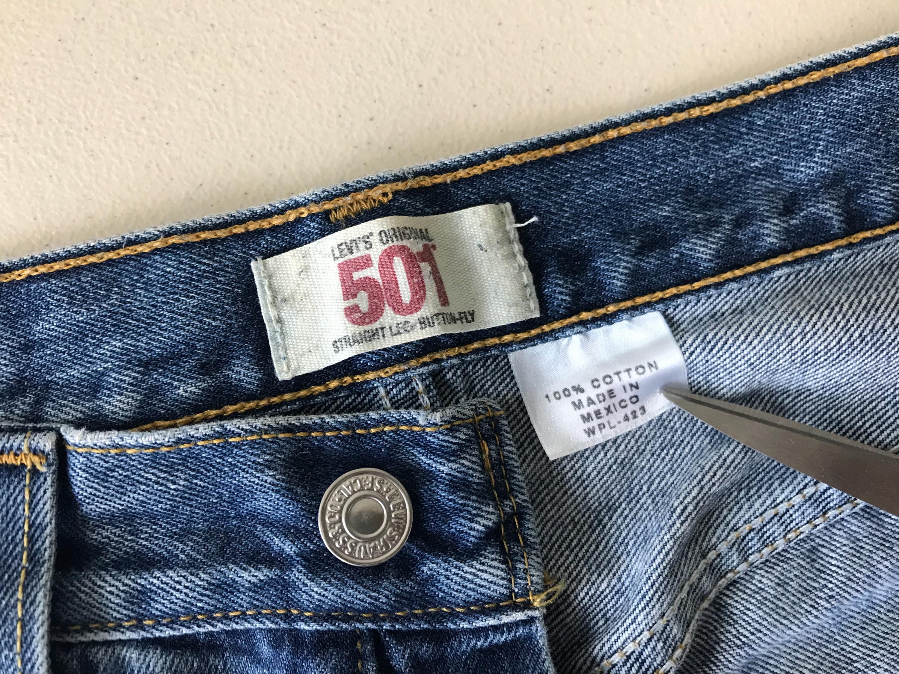 Vintage Levis 501 Jeans: Y2K Button Fly Denim, Men display picture 1