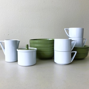 Vintage Texas Ware Melamine Dish Set: Atomic Avocado Green, 26-Piece