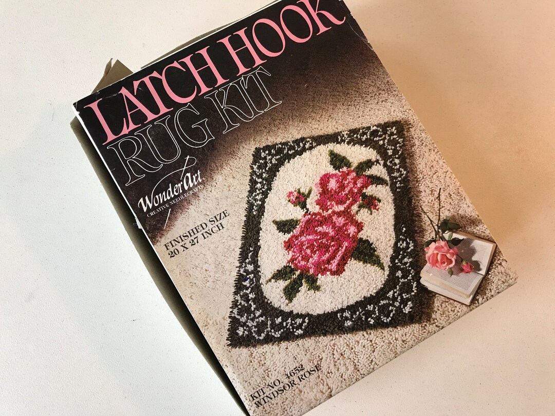Vintage Latch Hook Complete Rug Wall Hanging Kit by Wonderart 20 X 27