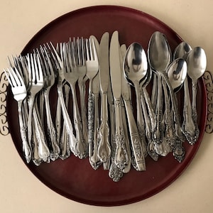Vintage Victorian Motif Flatware Set - Mismatched Floral Stainless Silverware(40 Piece)
