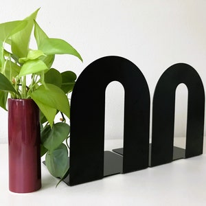 Vintage LARGE 8&quot; x 10&quot; Textured Black Metal Minimalist Industrial Deco Arched Bookends - Set of Two