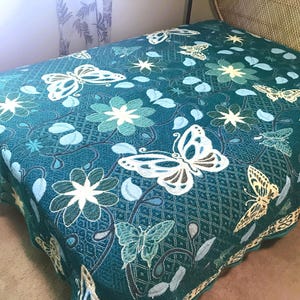 Vintage Woven Bedspread - Bohemian Bedspread with Flowers & Butterflies - Queen Woven Bedcover
