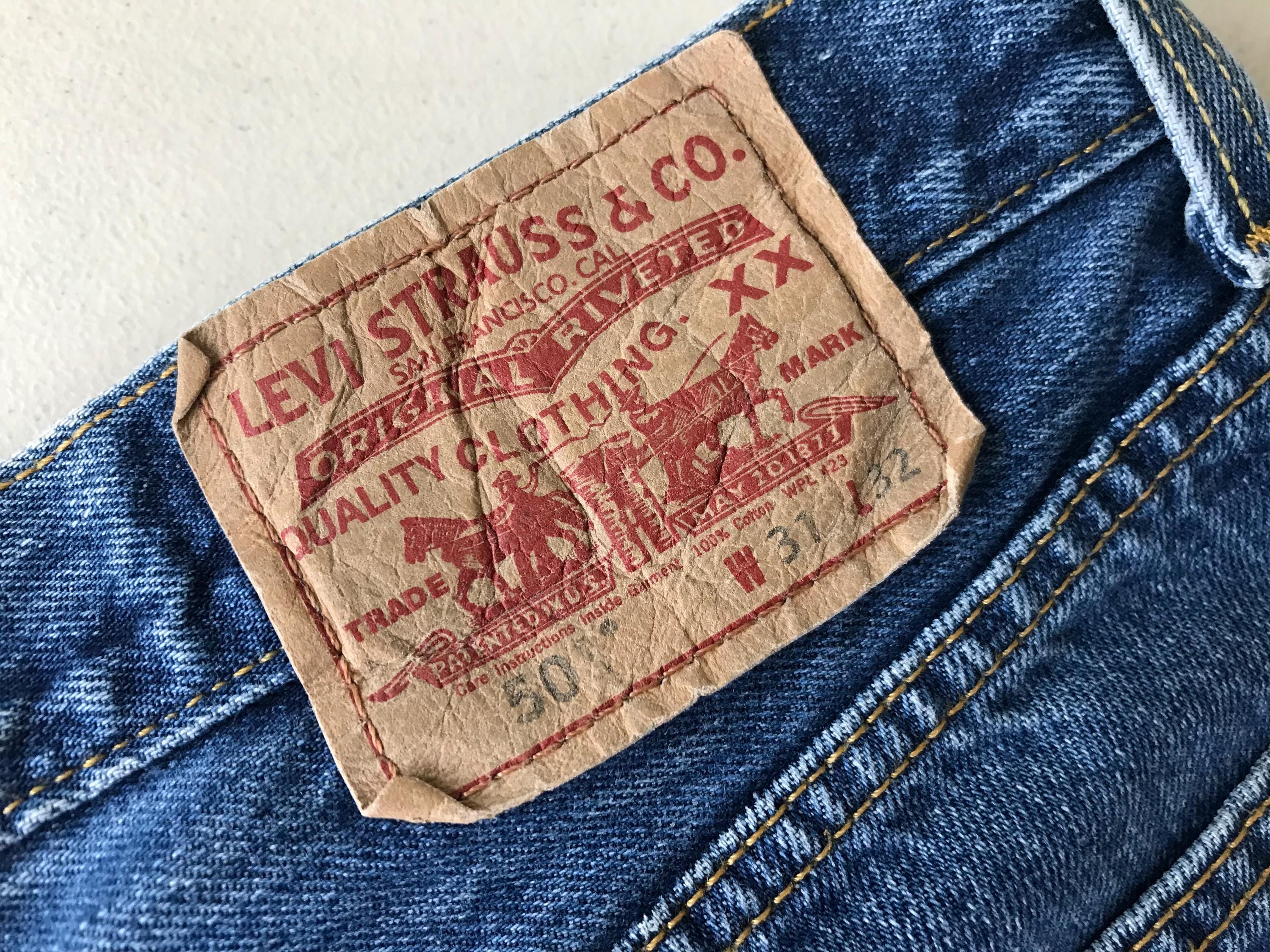 Vintage Levis 501 Jeans: Y2K Button Fly Denim, Men display picture 1