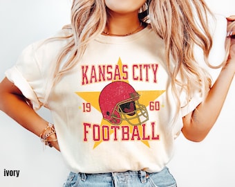 Kansas City Fußball Vintage Shirt Komfortfarben, KC Fußballmannschaft, Kansas City Fußballfan Geschenk, übergroßes Fußballfan T-Shirt T-Shirt