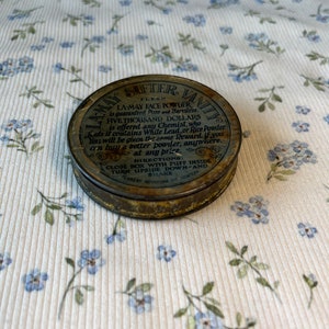 vintage la may face  powder compact (empty)