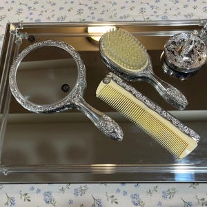 NEW Vintage Silver Plated Vanity Set in Box: Mirror, Brush  display picture 2