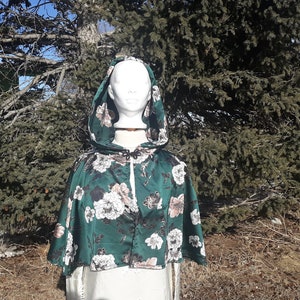 Green Floral Capelet Satin Hooded Cloak Wedding Medieval Costume Renaissance Festival Bridal Clothing Alternative Veil Cosplay Animae