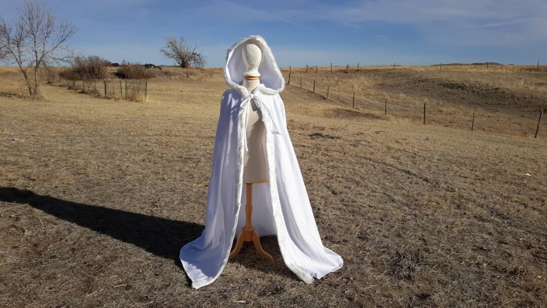 White Christmas Cape Fleece and Faux Fur Snow Queen Bridak