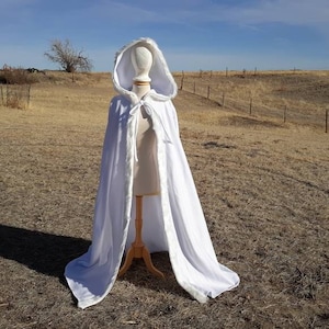 White Christmas Cape Fleece and Faux Fur Snow Queen Bridak Wedding Cape Renaissance Medievel Cloak Snow White