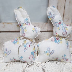 Almohada decorativa de conejo de peluche, tela vintage, estilo rústico primitivo, decoración de Pascua para el hogar, bandeja de Pascua, regalo de inauguración de la casa