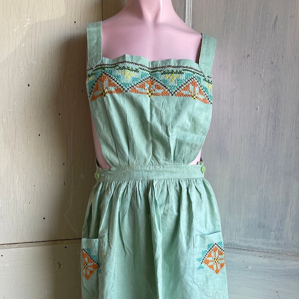 Vintage Full Apron -c. 1940s Embroidered Green Pinafore Bib with Pocket