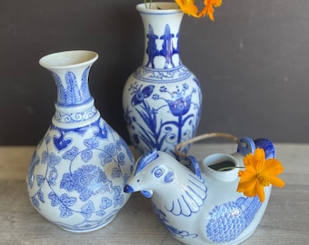 Vintage Chinoiserie Vases: Blue and White Chinese Porcelain - Choice