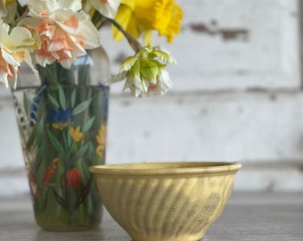 Vintage Watt Pottery Swirl Mixing Bowl - Distressed Pottery Bowl Yellowware Extra Small - As Is