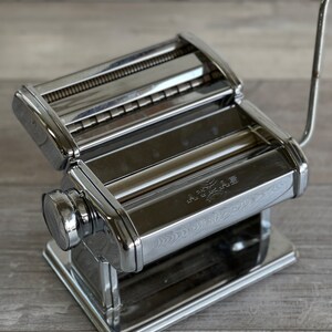 Divina Pasta Machine for Gnocchetti, Cavatelli and Orecchiette 