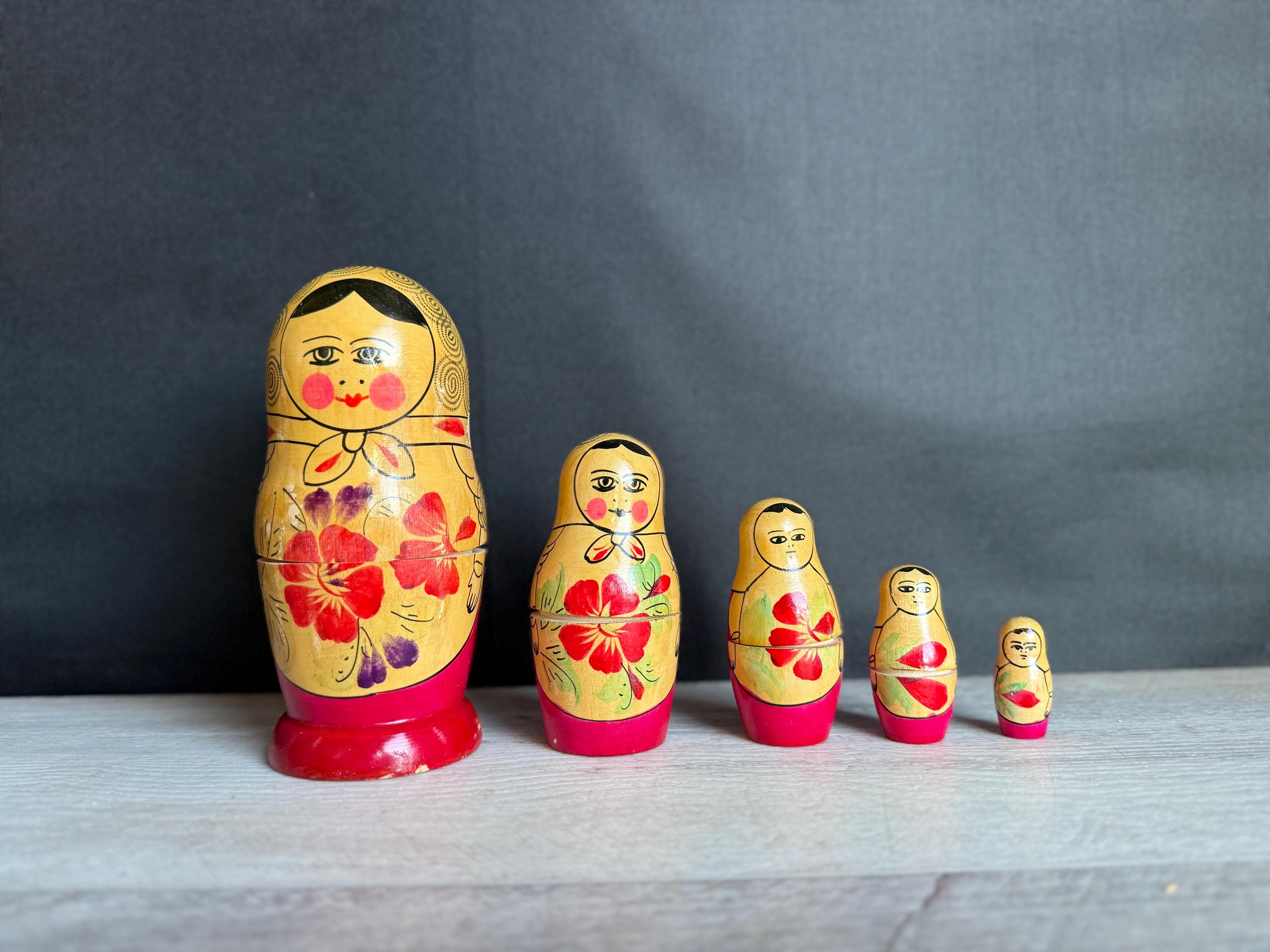 Vintage Russian Nesting Dolls - Matryoshka - Set 5- Red and Yellow