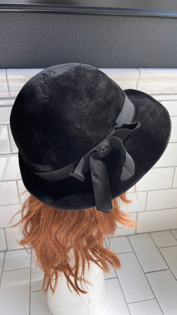 Vintage Black Velour Cloche Hat - Gene Doris - Small
