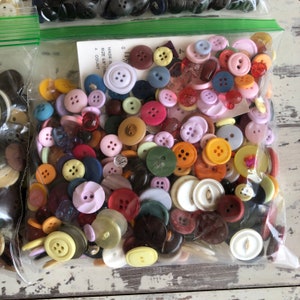 Vintage Buttons Destash White, Brown, Blue and Black, Multi color Crafters Lot Vintage and New zdjęcie 8