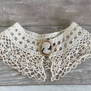 Antique Crochet Collar - RBG Dissent -Vintage Accessories - Handmade Lace -linen white