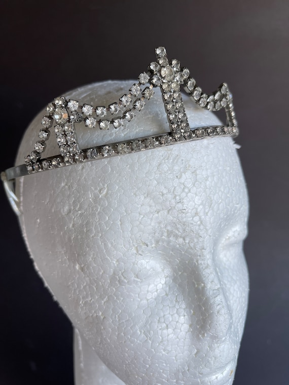 Tiara Frame Classic Style