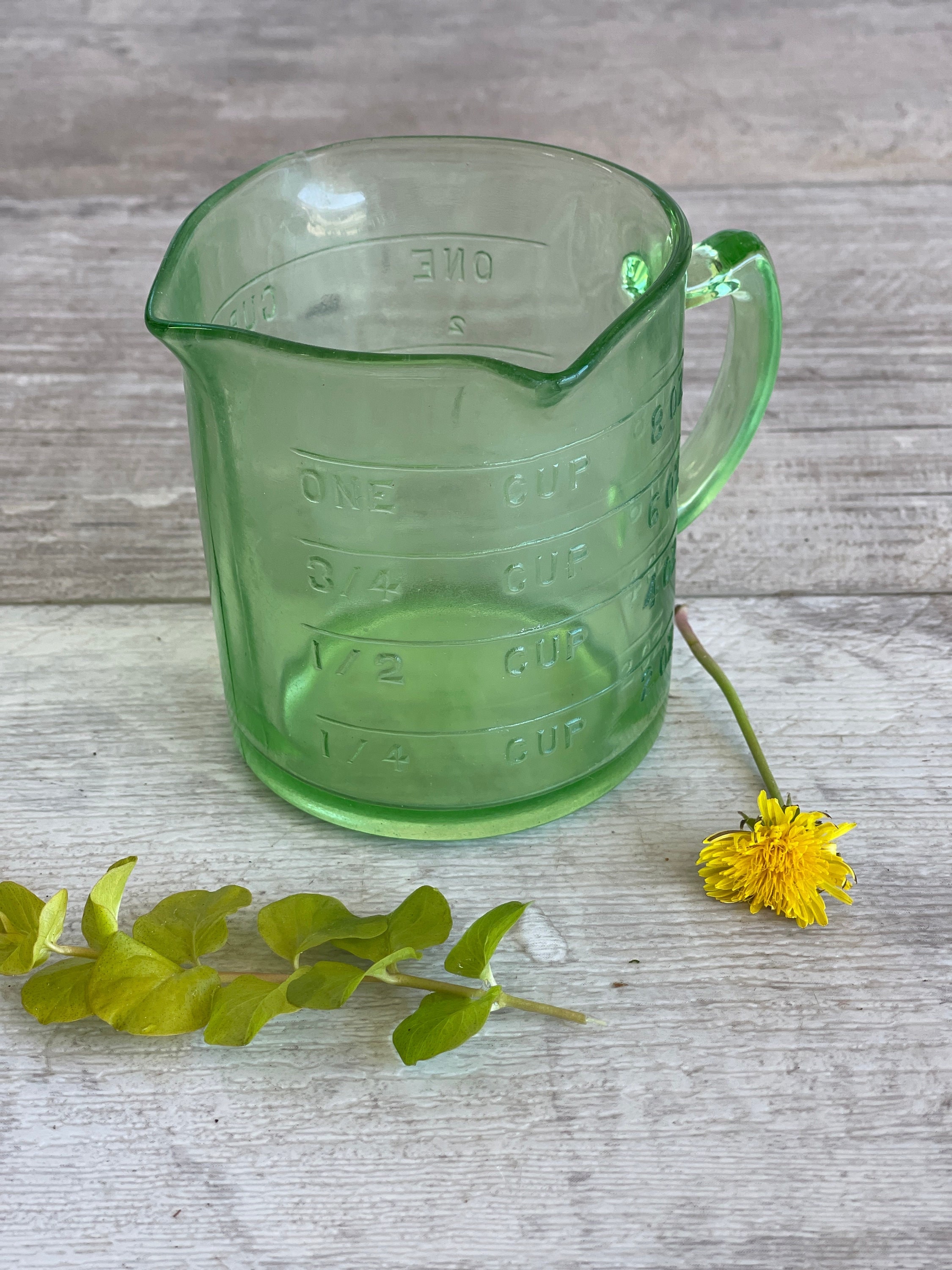 Vintage Anchor Hocking, 3 Spout Measuring Glass Cup 