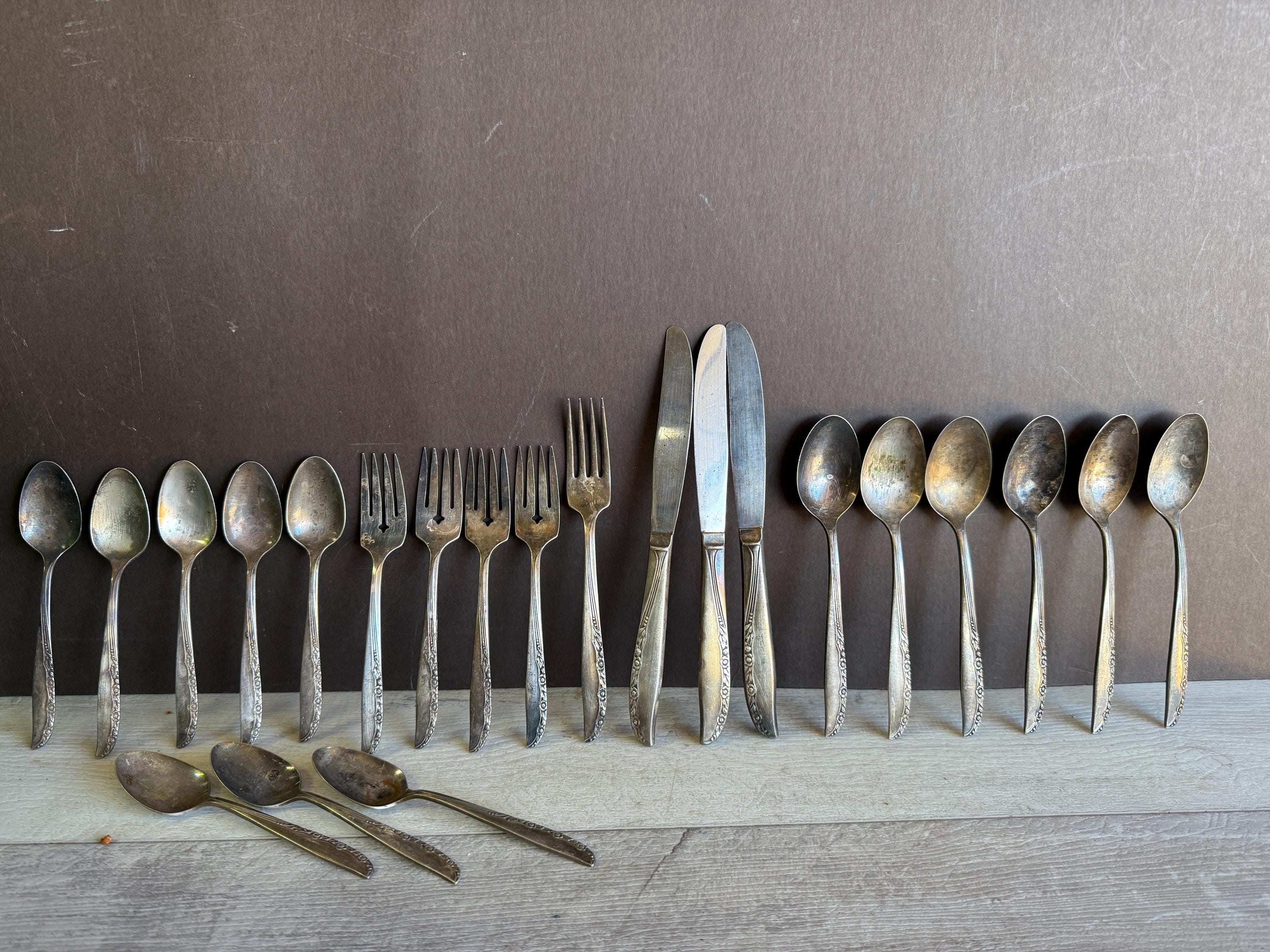 Wm Rogers 'Victorian Rose' Silverplated Flatware Set – Vintage International Silver Pattern