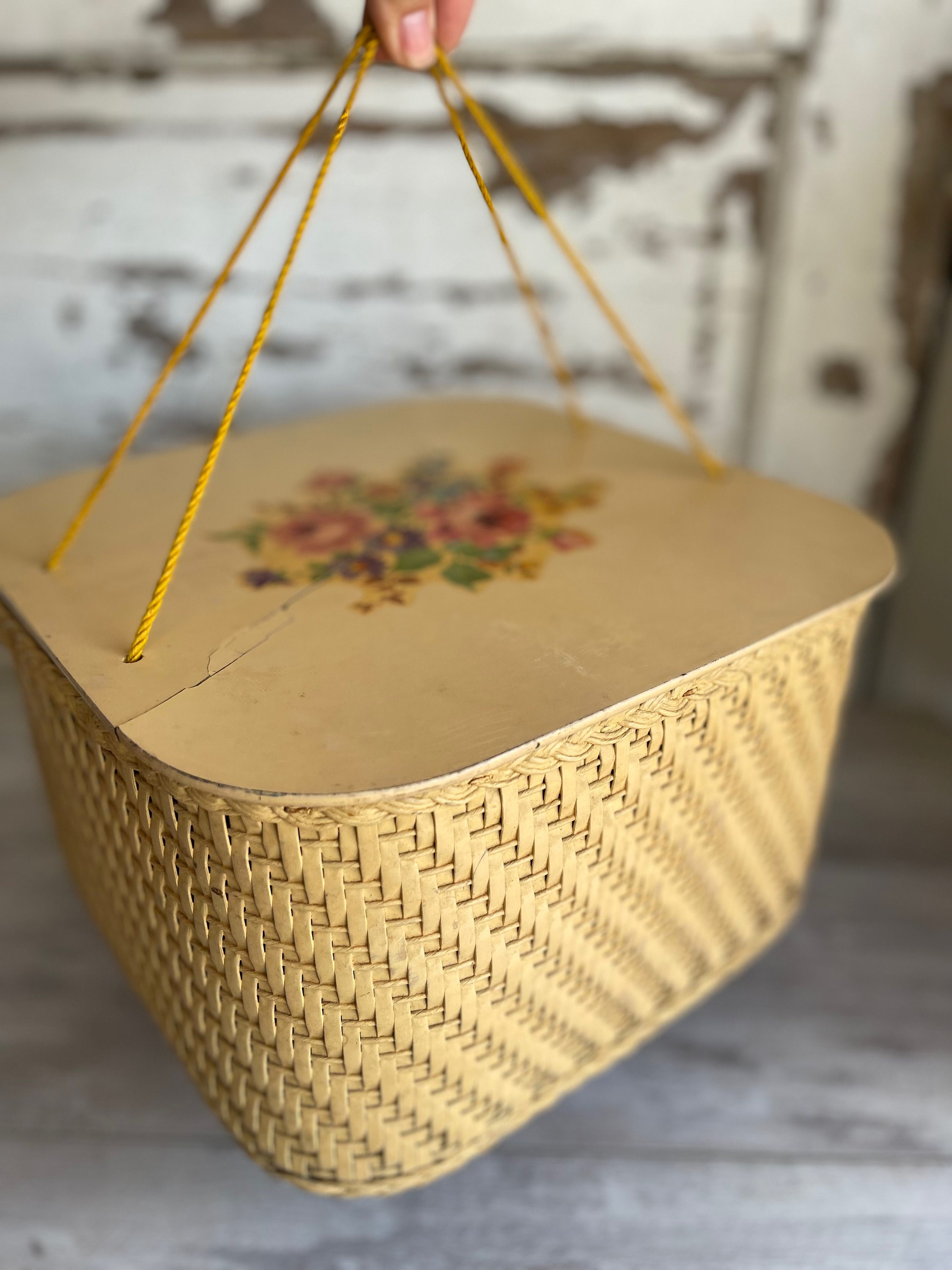 LOVELY Victorian Sewing Basket, Antique Folk Art Woven Straw Basket,  Intricate Hand Work, Farmhouse Decor, Americana Decor,Collectible Sewing  Baskets