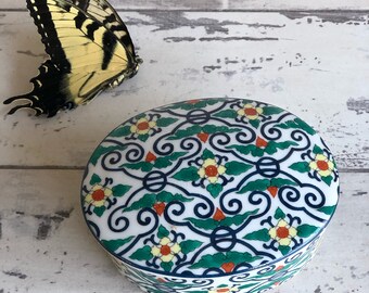 Boîte bibelot vintage Ashibi Japon - Bleu Vert Floral - Couvercle Ovale En Porcelaine - Petite Taille - Doux