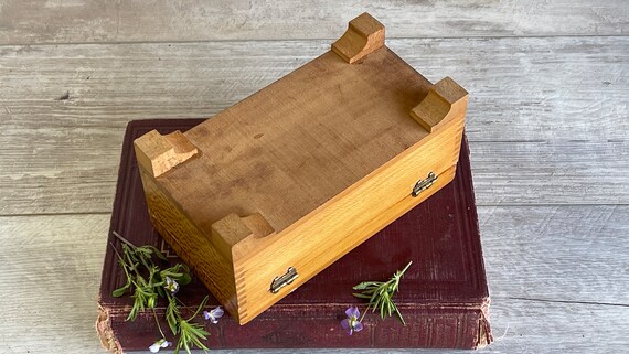 Vintage Wooden Chest Jewelry Box - Old Floral Sce… - image 9