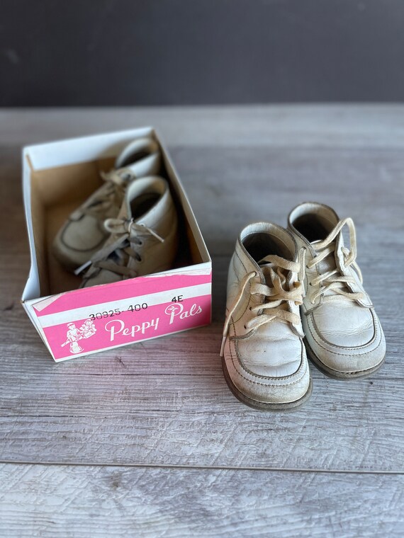 chaussures de bébé⸝⸝⸝⸝♡BOX付 Vintage Leather Baby Shoes: Peppy Pals Box, Nursery Decor - Etsy