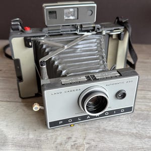 Vintage Polaroid 230 Land Camera
