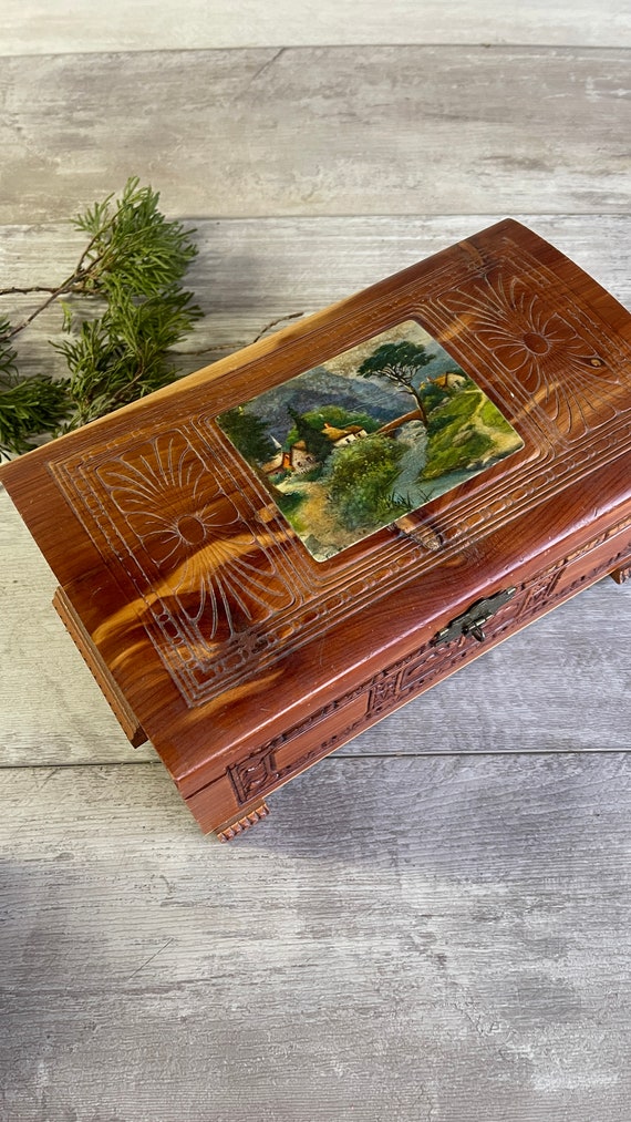 vintage cedar wood box Gem