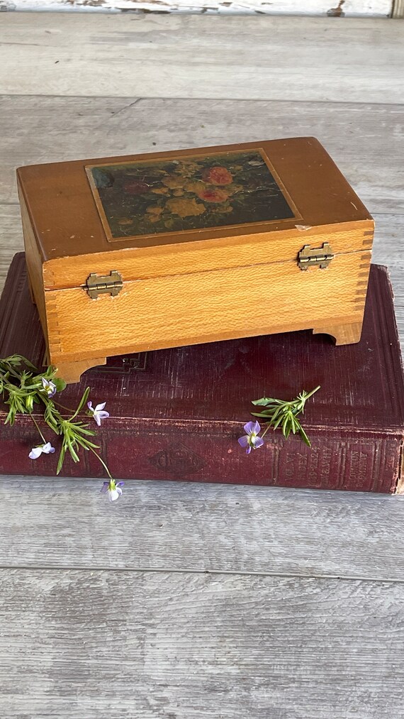 Vintage Wooden Chest Jewelry Box - Old Floral Sce… - image 10