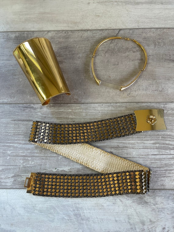 Gold Stretch Belt Vintage Medium Vintage Gold Fish Scale Stretch Belt - Medium, Floral Buckle  main image 3