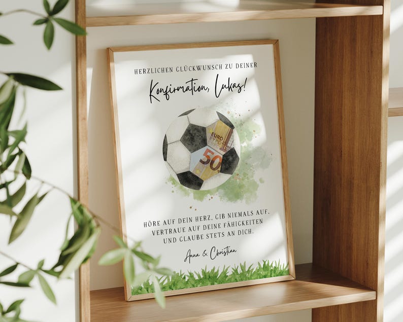 personalisiertes Geldgeschenk zur Konfirmation Fußballfan | DIY sofort Download | kreatives last Minute Geschenk für Mädchen, Jungen | Geld Glückwunschkarte Fußball | Konfirmationsgeschenk PDF A4 
Herzlichen Glückwunsch zu deiner Konfirmation