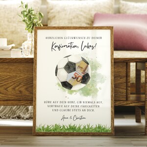 personalisiertes Geldgeschenk zur Konfirmation Fußballfan | DIY sofort Download | kreatives last Minute Geschenk für Mädchen, Jungen | Geld Glückwunschkarte Fußball | Konfirmationsgeschenk PDF A4 
Herzlichen Glückwunsch zu deiner Konfirmation
