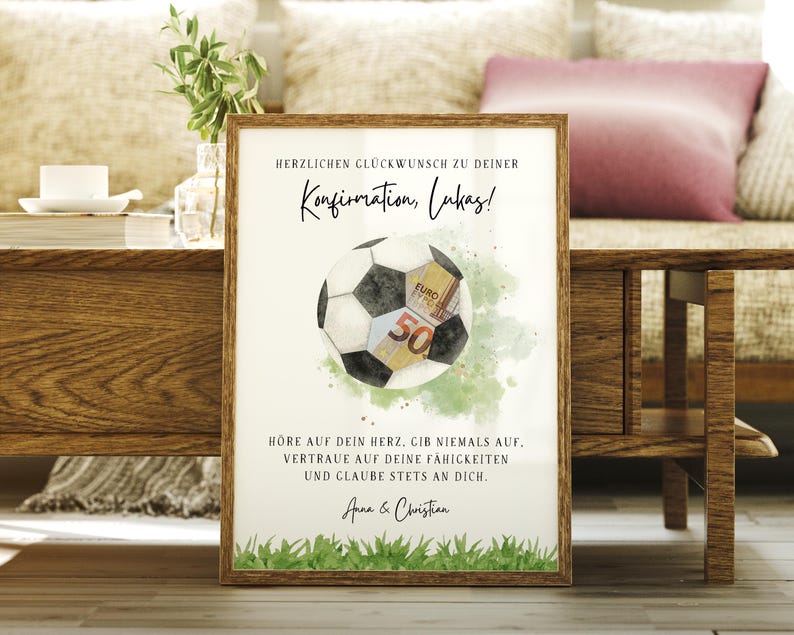 personalisiertes Geldgeschenk zur Konfirmation Fußballfan | DIY sofort Download | kreatives last Minute Geschenk für Mädchen, Jungen | Geld Glückwunschkarte Fußball | Konfirmationsgeschenk PDF A4 
Herzlichen Glückwunsch zu deiner Konfirmation