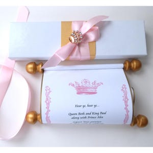 Princess birthday invitation scroll with royal crown brooch, in pink and gold, set of 10