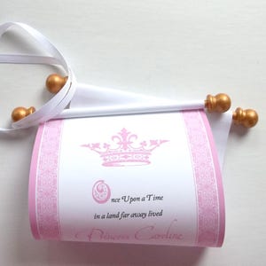Fairytale princess invitations with crown in pink and gold, set of 10 scrolls